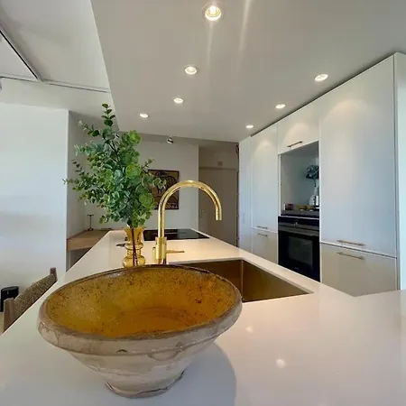 Le Bluebay - Luxurious 2 Bedrooms Seaview Swimming Pool Carpark